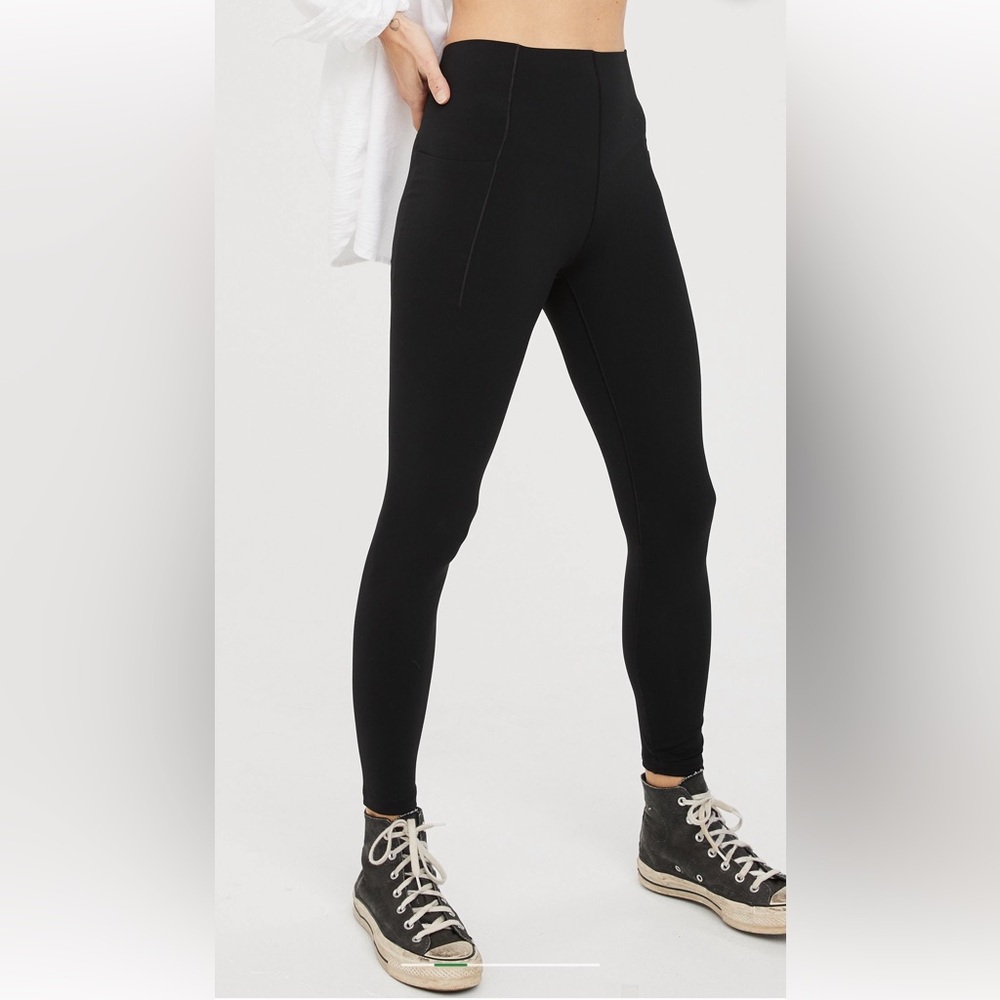 Offline by aerie real me xtra hold up! Pocket legging